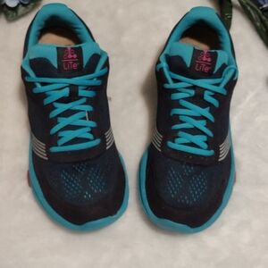 Obeo Shoes for women size 9